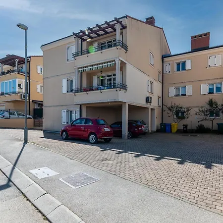 With A Parking Space - 22972 Apartmán Pula