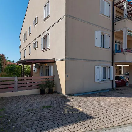 With A Parking Space - 22972 Pula
